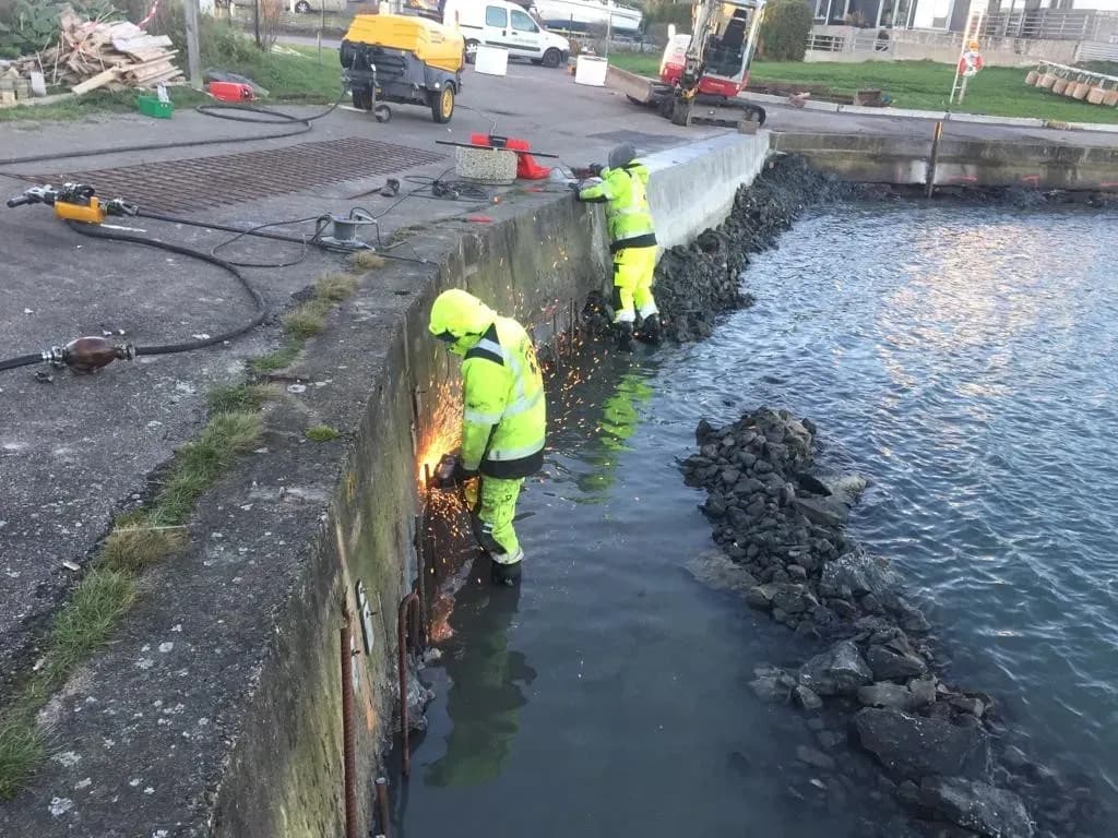 Reparationer i Hästholmens båthamn - Bild 11