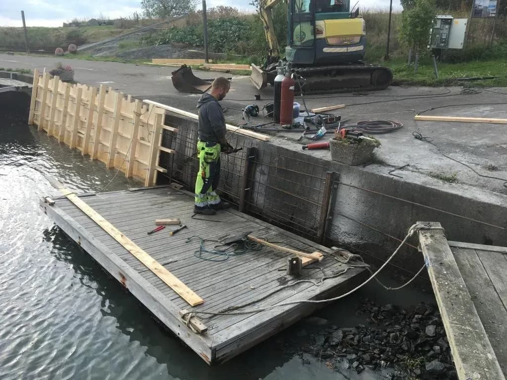 Reparationer i Hästholmens båthamn - Bild 15
