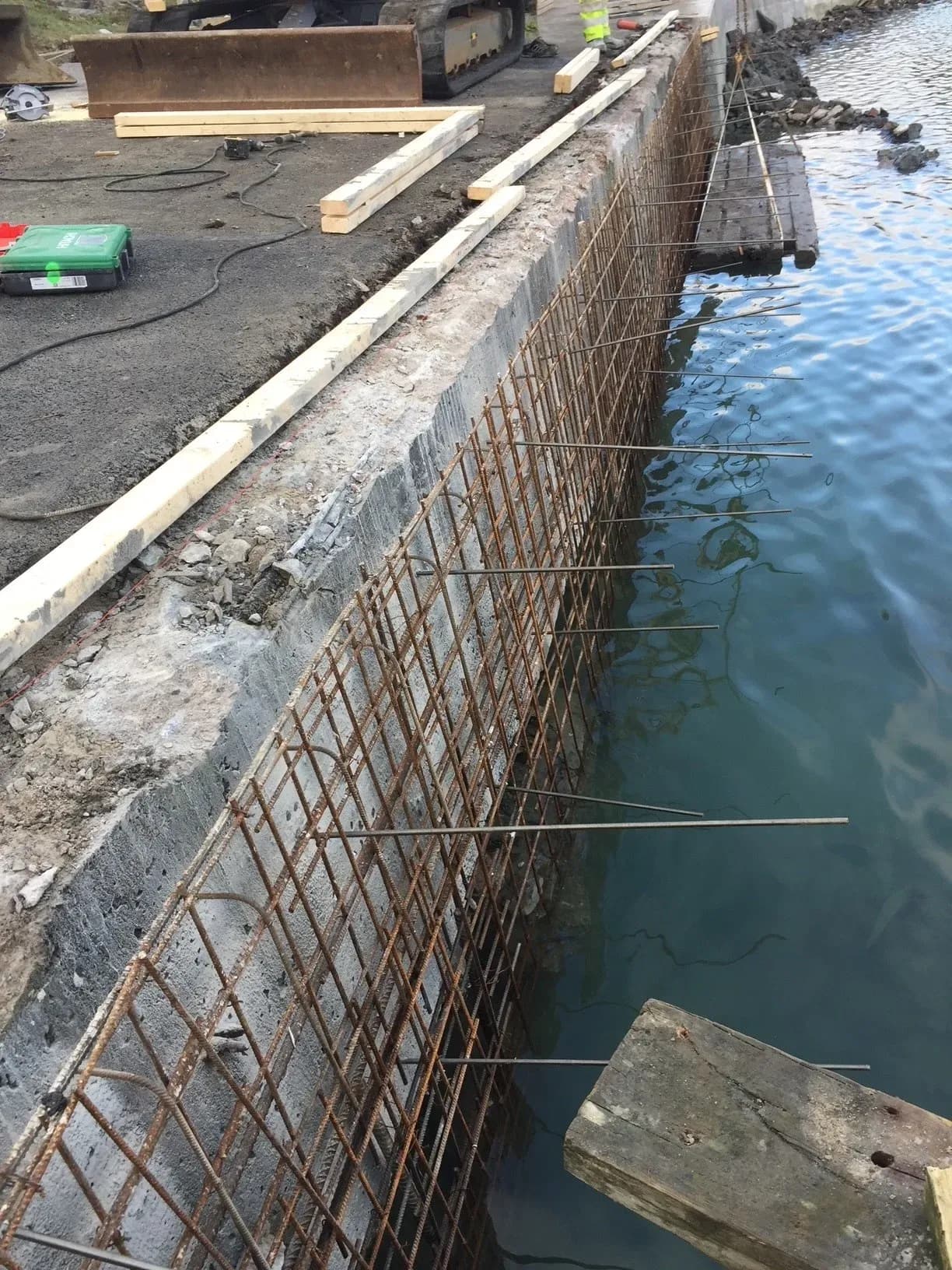 Reparationer i Hästholmens båthamn - Bild 17