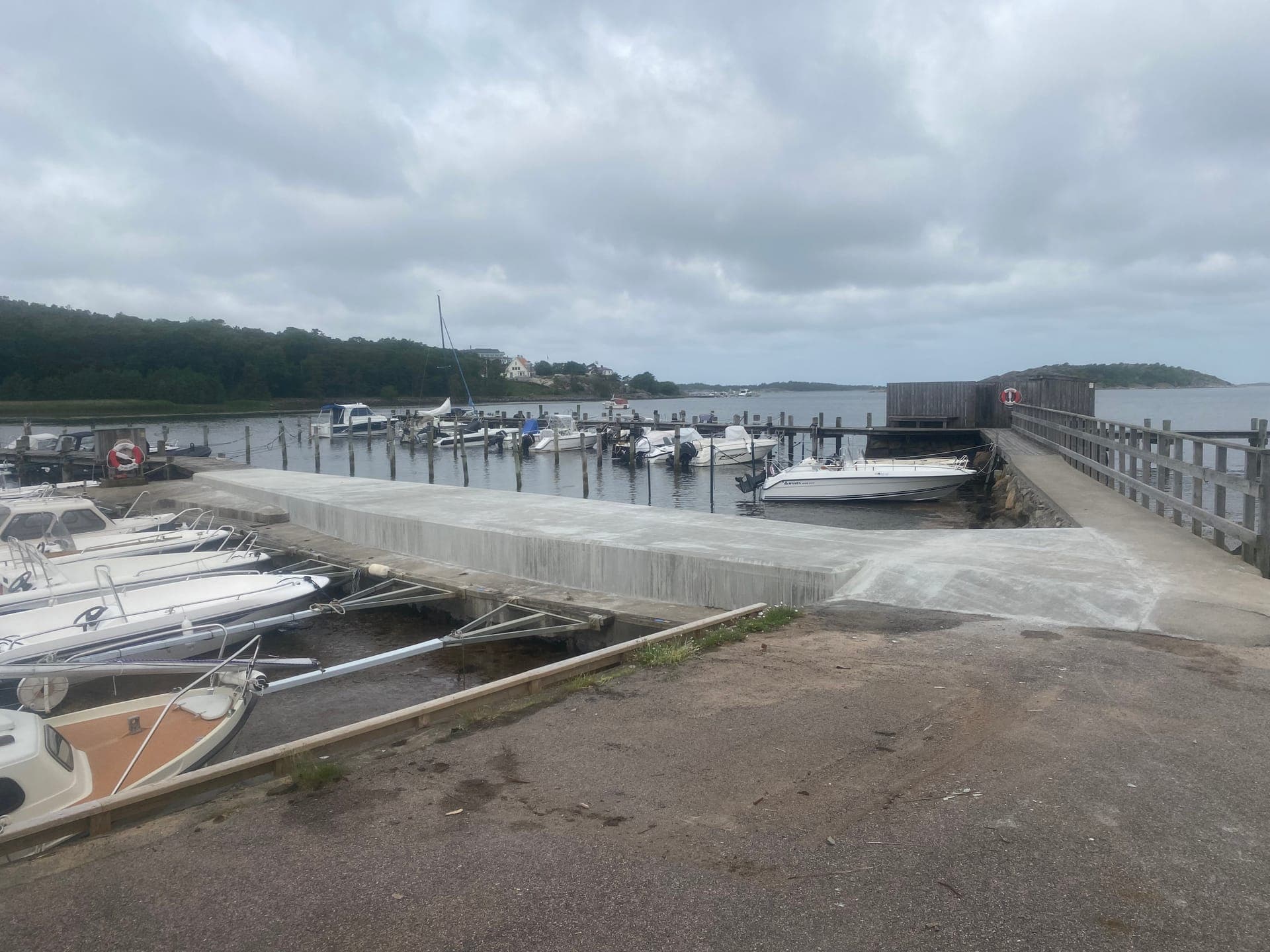 Ny brygga och betongdäck, Särö Lysholmen