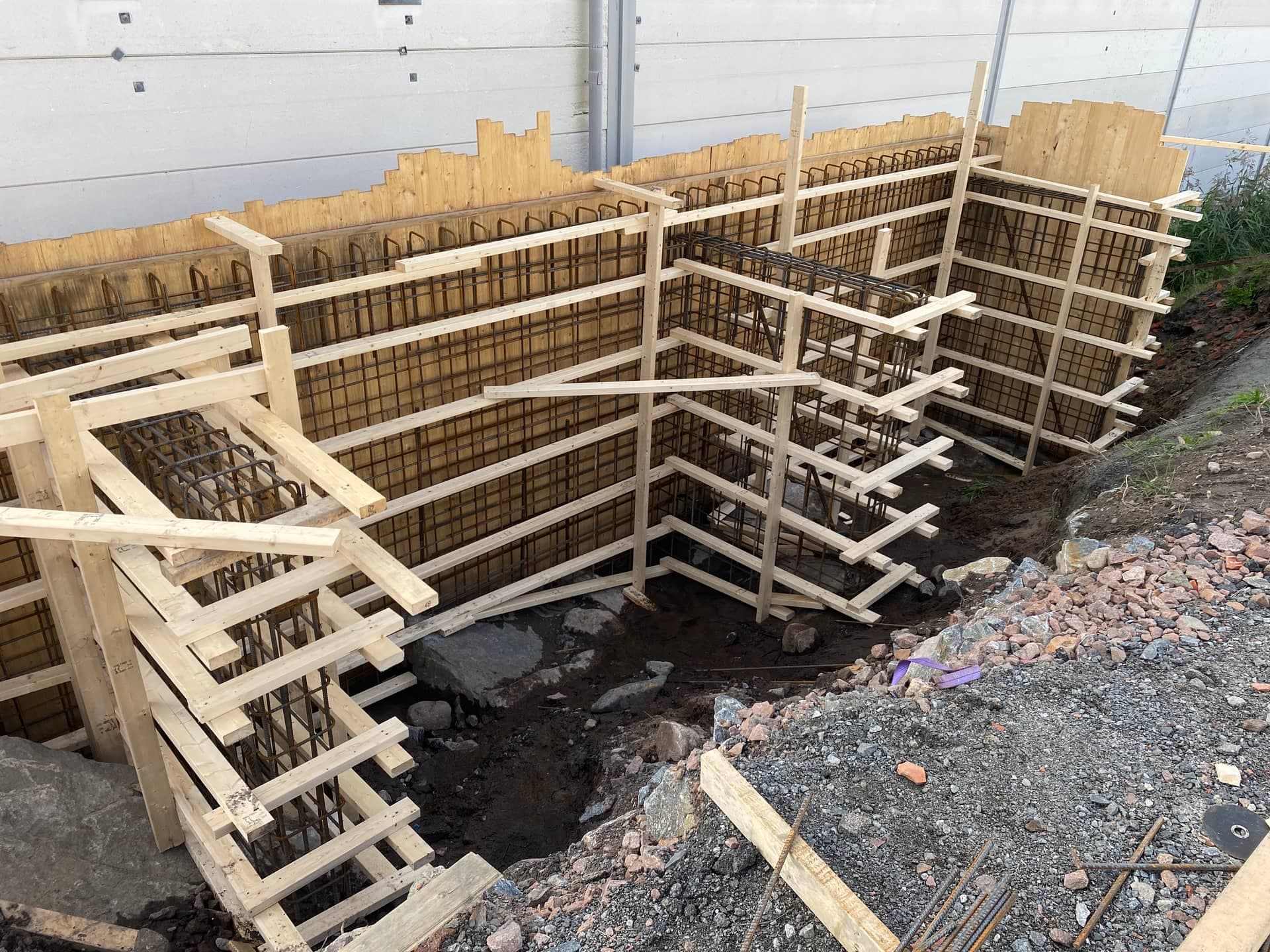 80 meter stödmur runt lagerlokal, Styrsö Skäret - Bild 4