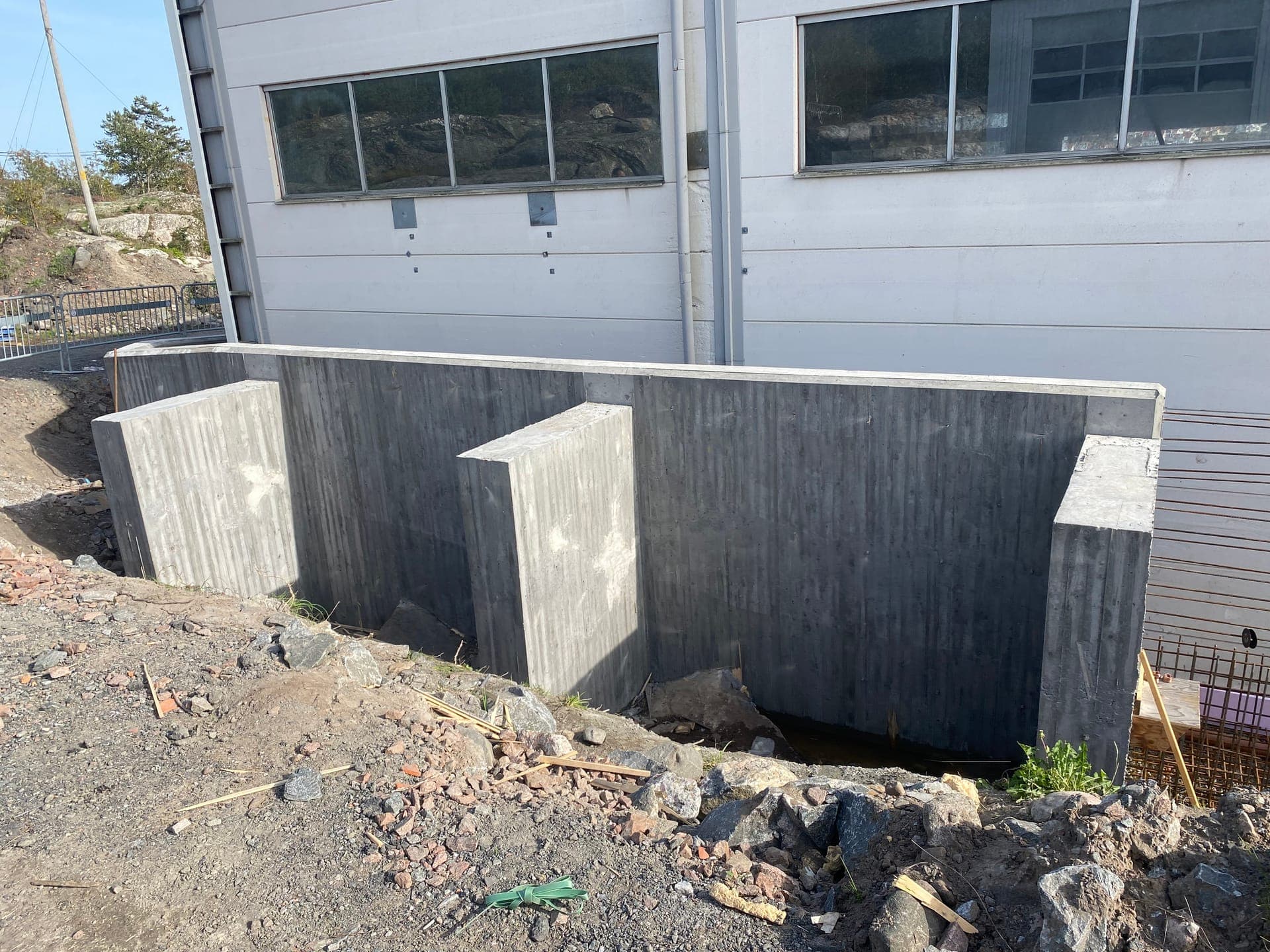 80 meter stödmur runt lagerlokal, Styrsö Skäret - Bild 8