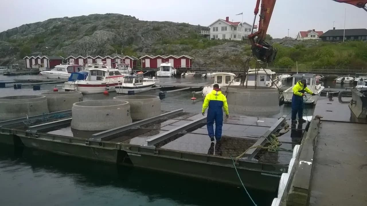 Bortforsling med pråm vid byggnation av sänkbrunn - Bild 5